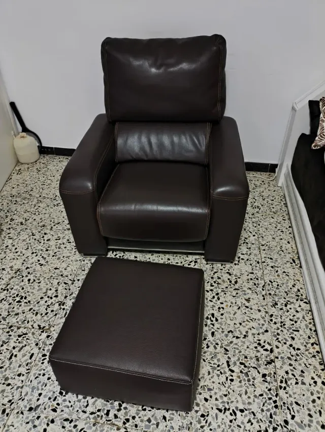 Sillón de piel marrón muy cómodo precio negociable