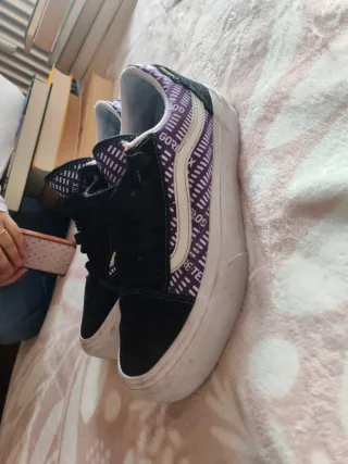 Zapatillas Vans Mujer Negras y Moradas