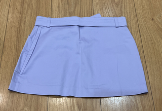 Minifalda lila pastel violeta plisada con cinturón