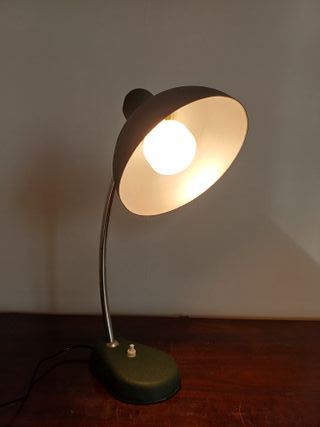 Lampada da scrivania verde modello Ministero