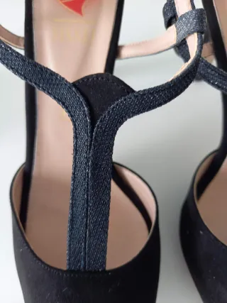 Sandalias Sissei Negras Tira Tobillo