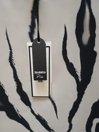 Blusa elegante beige e nera