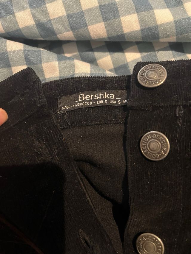 Falda pana negra botones Bershka
