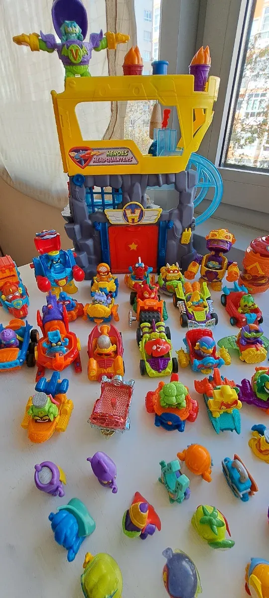 Lote Juguetes Superthings superzings con Guarida y
