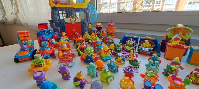 Lote Juguetes Superthings superzings con Guarida y