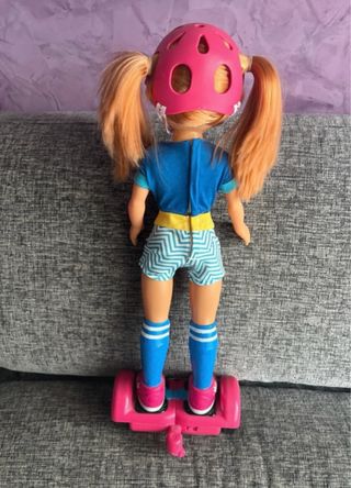 Muñeca Nancy con Hoverboard