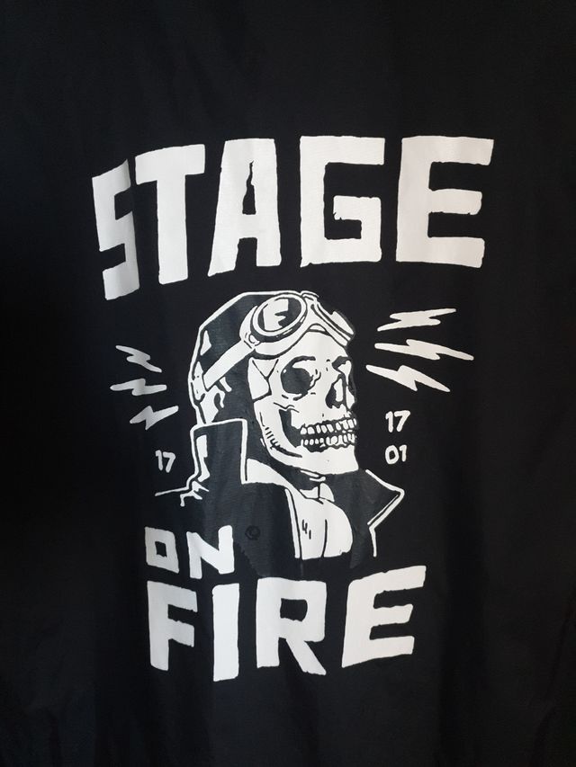 Cortavientos Negro con Calavera y Rayos