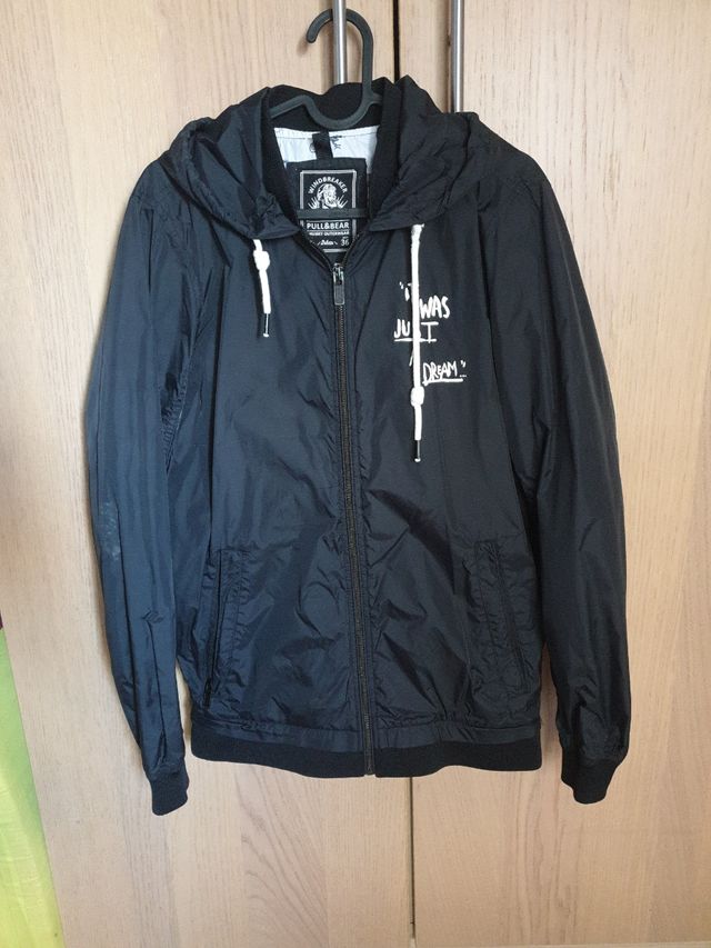 Cortavientos Negro con Calavera y Rayos