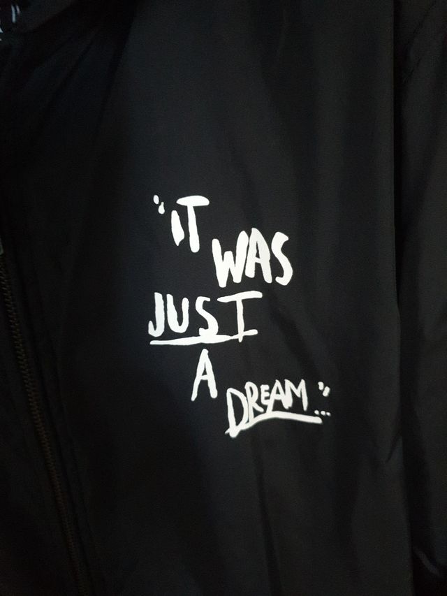 Cortavientos Negro con Calavera y Rayos