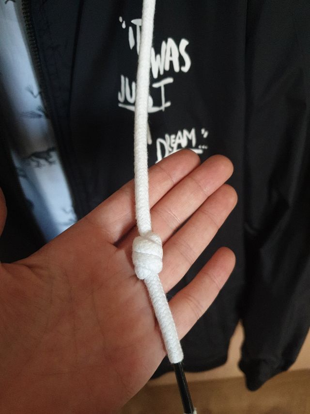 Cortavientos Negro con Calavera y Rayos