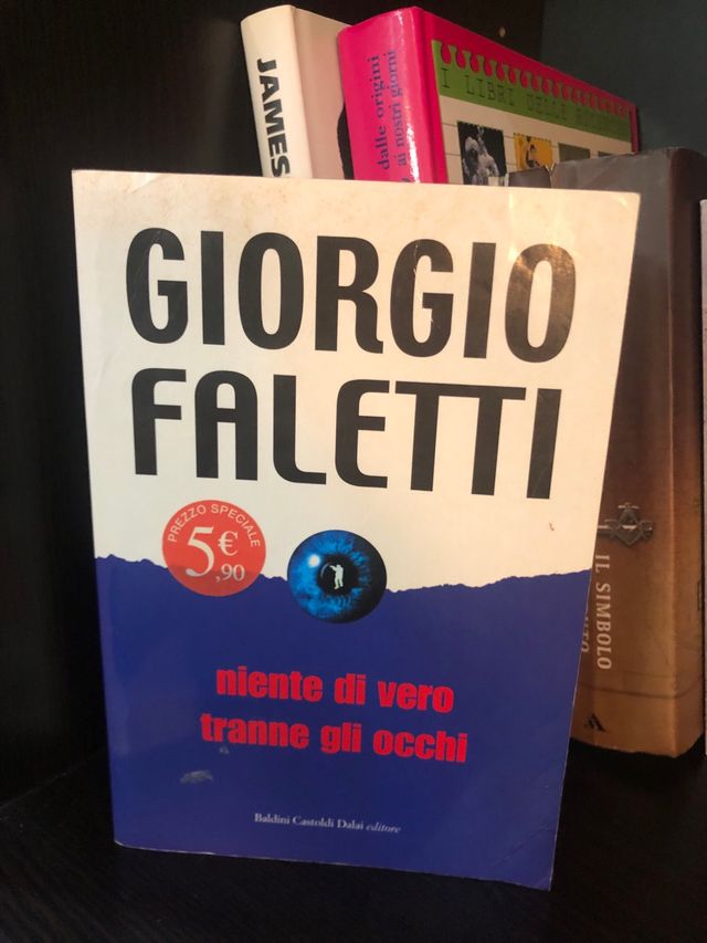 Niente Di Vero Tranne Gli Occhi