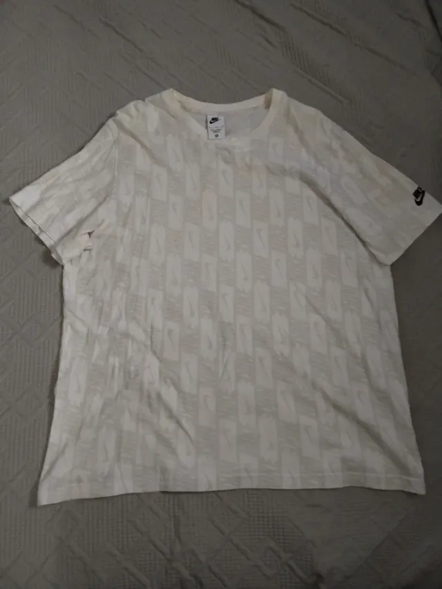 Camiseta Nike Beige y Blanca