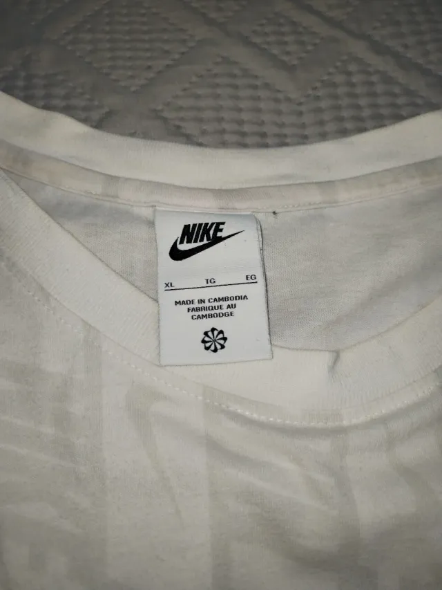Camiseta Nike Beige y Blanca