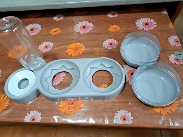 Comedero y dosificador agua mascotas