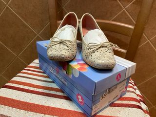 Zapatos piel con tacon para señora. Talla 35
