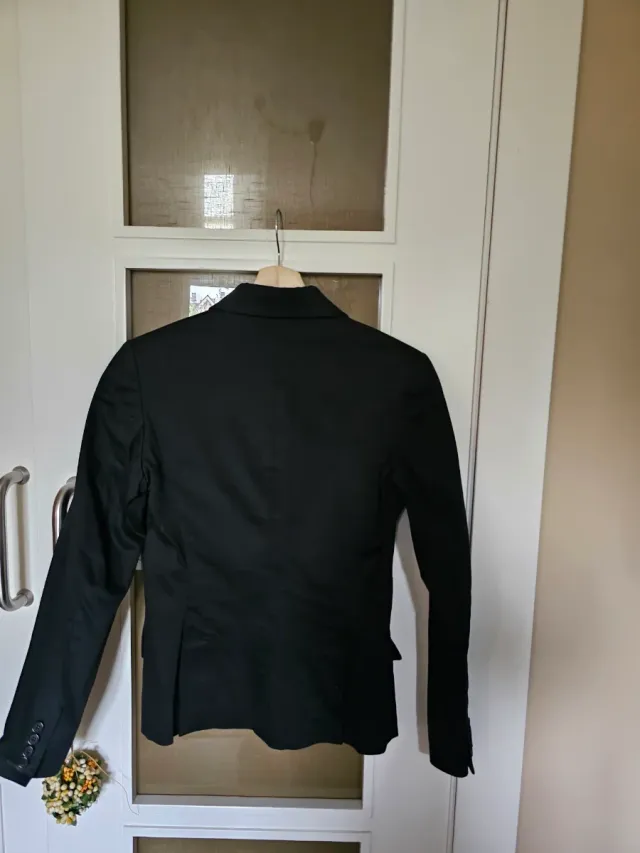 Americana corta negra de vestir