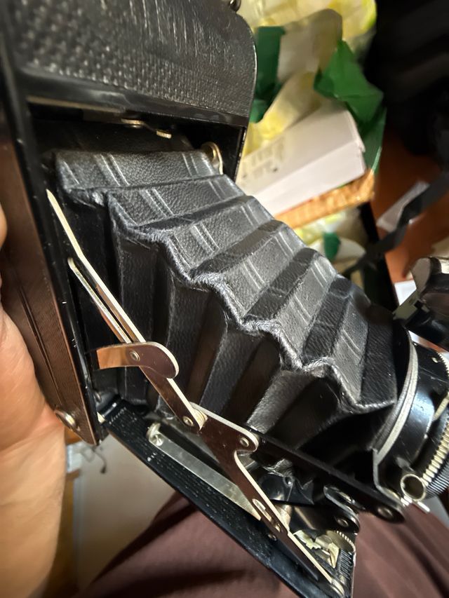 Cámara Vintage Lumière Negra y Plateada