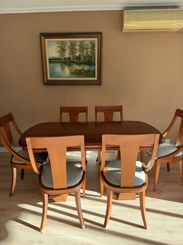 Mesa de comedor extensible y 6 sillas de madera
