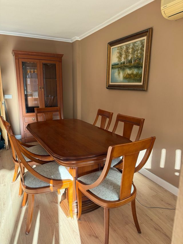 Mesa de comedor extensible y 6 sillas de madera