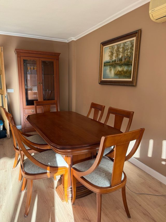 Mesa de comedor extensible y 6 sillas de madera