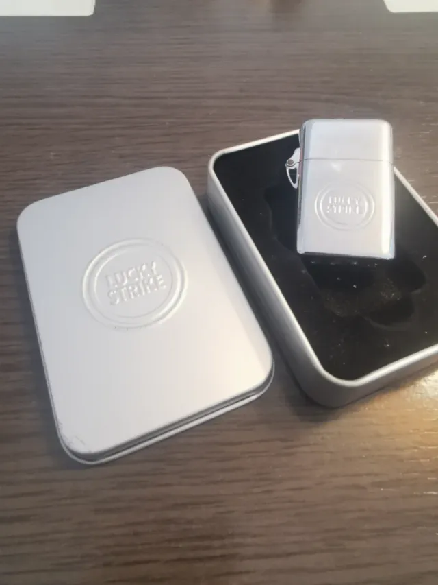 Mechero Lucky Strike tipo Zippo