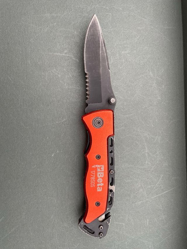 Coltello Beta 1778SOS rosso