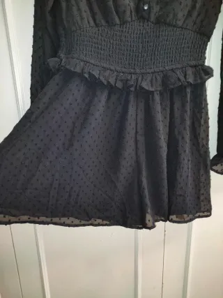 Mono negro corto con lunares negros