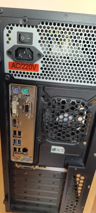 PC Sobremesa Negro/Plata