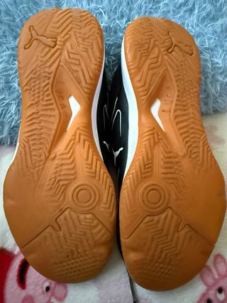 Deportivos Puma Negros y Blancos