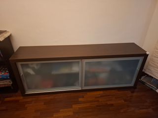 Mobile in legno e vetro