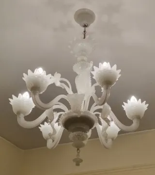 Coppia di lampadari di  Murano nero e bianco