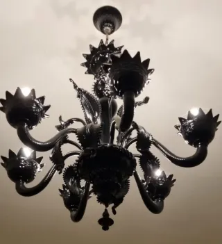 Coppia di lampadari di  Murano nero e bianco