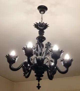 Coppia di lampadari di  Murano nero e bianco