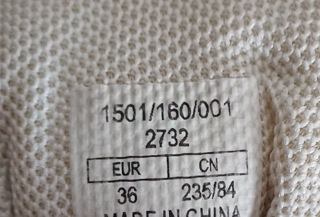 Zapatillas plataforma Hello Kitty Bershka Talla 36