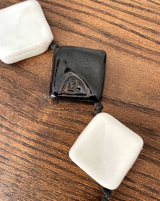 Collana ceramica artigianale bianca e nera