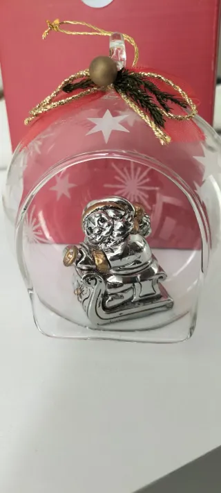 Sfera di Natale con Babbo Natale e slitta
