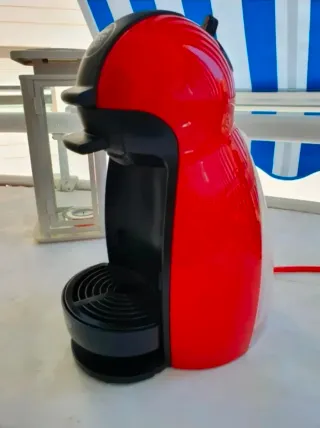 Cafetera Dolce Gusto Roja