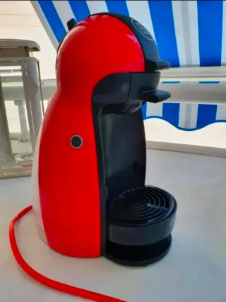Cafetera Dolce Gusto Roja
