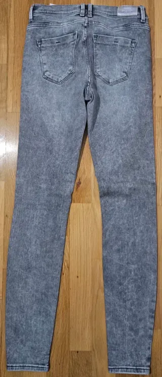 Pantalón vaquero ONLY gris desgastado