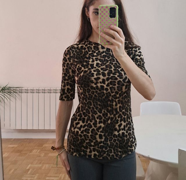 Camiseta leopardo PrettyLittleThing Talla S