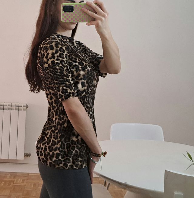 Camiseta leopardo PrettyLittleThing Talla S