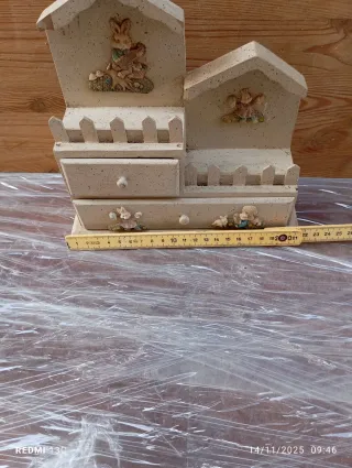 Mobiletto decorativo con coniglietti