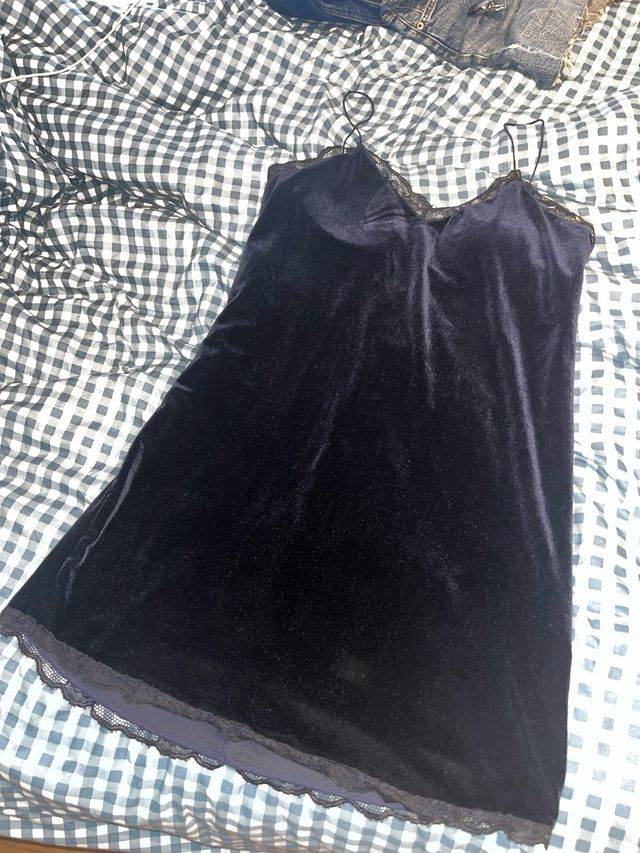 Vestido lencero terciopelo azul Zara