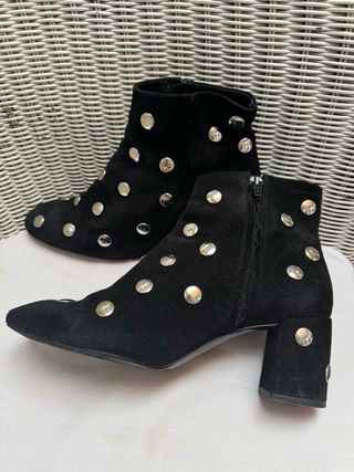 Botines Bimba y Lola negros tachas