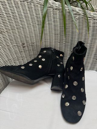 Botines Bimba y Lola negros tachas