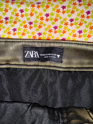 Falda Zara efecto piel marrón desgastado