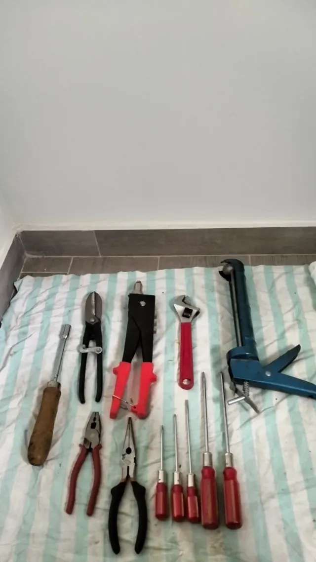 Lote K_Juego de herramientas manuales (12)