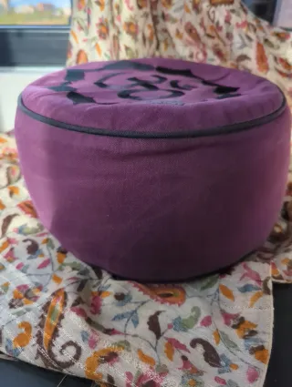Zafú morado con símbolo Om