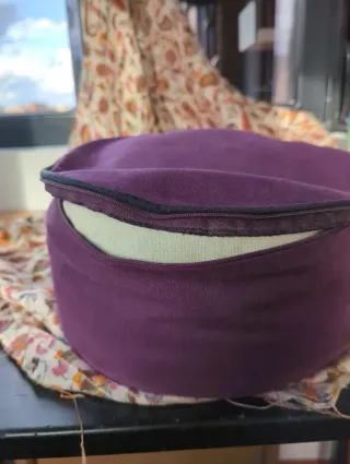 Zafú morado con símbolo Om