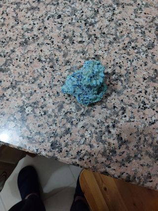 Pezzi di lava dell'Etna e cristalli d'azzurrite